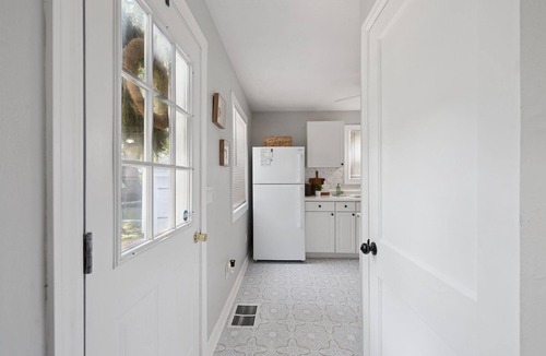 Maumee House | Adorable Maumee Ranch by River/Park-2br fast WiFi