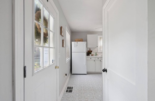 Maumee House | Adorable Maumee Ranch by River/Park-2br fast WiFi
