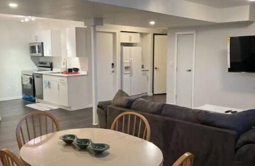 Winnipeg House | Afan Home of Joy (Private Entrance)
