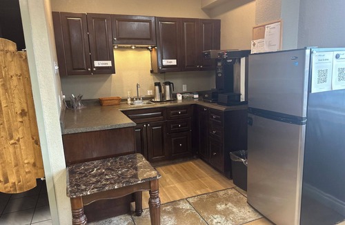Medicine Hat Hotel | Affordable Queen Room · Clean · Comfortable · Great Stay