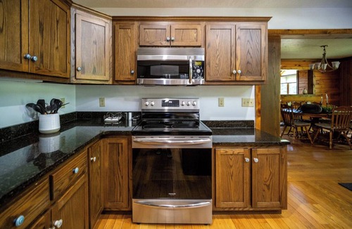 Farmdale House | Agape Aldea - Peaceful Country Lodge | Sleeps 10 | Fireplace