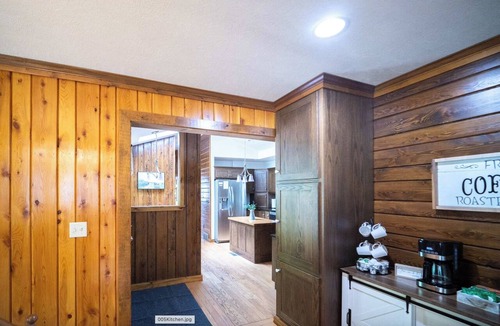 Farmdale House | Agape Aldea - Peaceful Country Lodge | Sleeps 10 | Fireplace