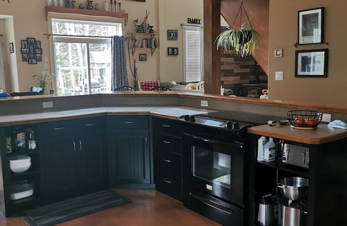 Strathgartney House | Air conditioned10 minutes to Charlottetown Hottub/private yard Families/couples