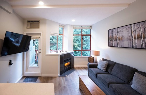 Village North Apartment | Alpenglow Lodge Snooze Studio with Den by MVA