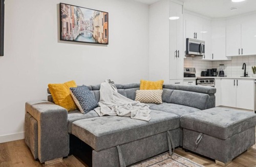 Southwest Calgary Condo | Alpine Grove 2bed Getaway- 15 Mins to DT