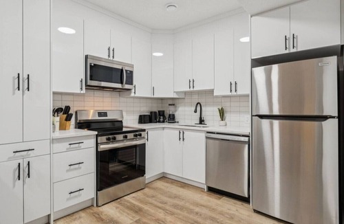 Southwest Calgary Condo | Alpine Grove 2bed Getaway- 15 Mins to DT