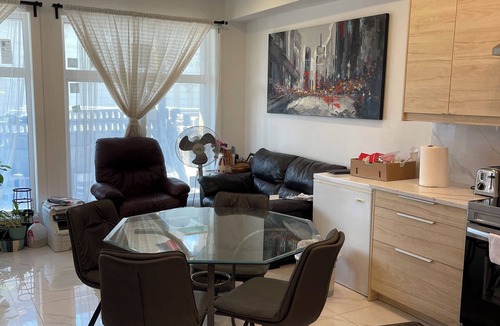 Montgomery Bed & Breakfast | Amazing 2-Bedroom Walkout Suite Near UC