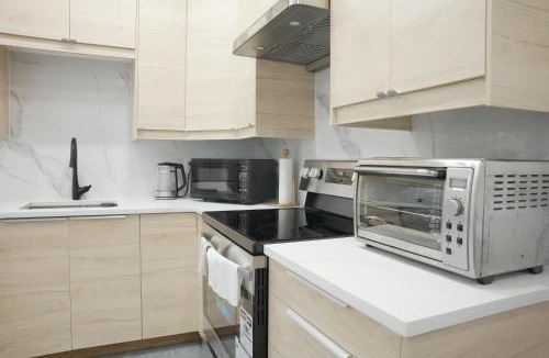 Montgomery Apartment | Amazing 2-Bedrooms Walkout Suite Near Calgary University
