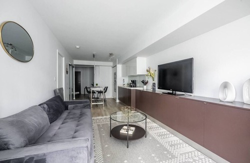 Wellington Place Hotel | Amazing 2BR Suite - Heart of Toronto - Free Parking
