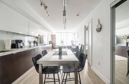 Wellington Place Hotel | Amazing 2BR Suite - Heart of Toronto - Free Parking