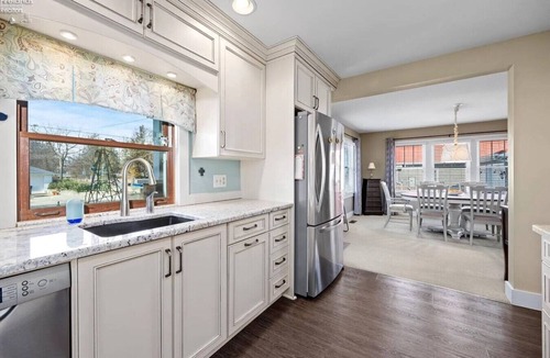 Huron House | Amazing 4 Bdrm House-Lake Views, Beach, near Cedar Point