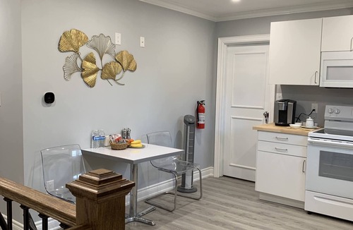 Niagara Falls House | Ambiance by the Falls Cozy Suite