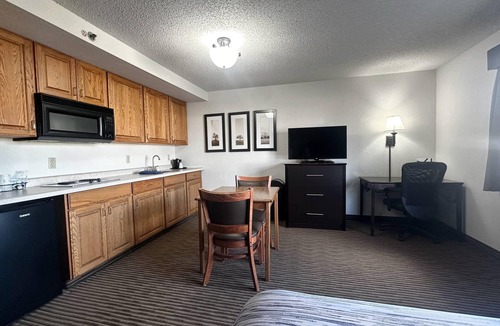 Menominee Hotel | AmericInn by Wyndham Menominee