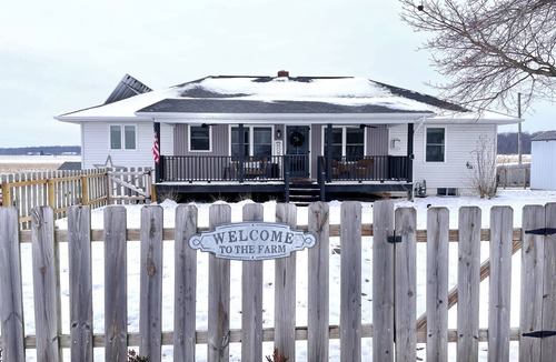 Middlebury House | | Amish Country Getaway | Farm Views | Fire Pit |