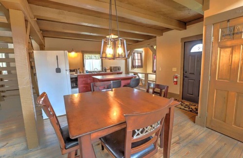 Millersburg Cottage | Amish Country Getaway With Seasonal Pool/Hot Tub