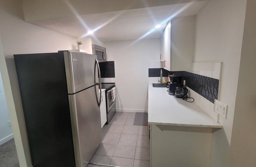 Cranston Apartment | Amy's Elegant 1 Bedroom Apartment - NO CLEANING FEE!