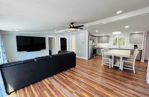 Put-in-Bay House | An Easy Win for Group Getaways | 8 ppl | IC64