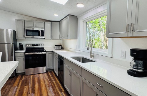 Put-in-Bay House | An Easy Win for Group Getaways | 8 ppl | IC64