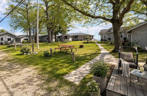 Oscoda Cottage | Anchorage Lakeview Cottage