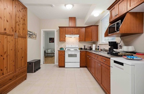 Anmore Apartment | Anmore Nature Escape: Cozy 2BR Suite near Lakes