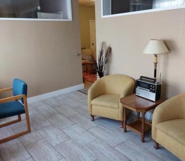 Longueuil Apartment | Appartement Cartier Free parking Backyard