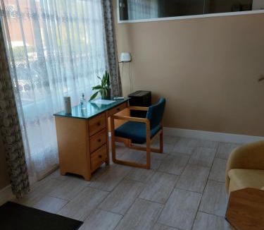 Longueuil Apartment | Appartement Cartier Free parking Backyard