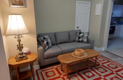 Longueuil Apartment | Appartement Cartier Free parking Backyard