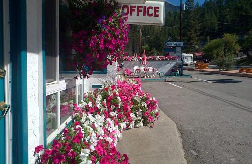 Radium Hot Springs Apartment | AppleTree Inn