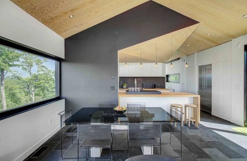 Bolton-Est Cabin | Architectural Gem in the Eastern Townships