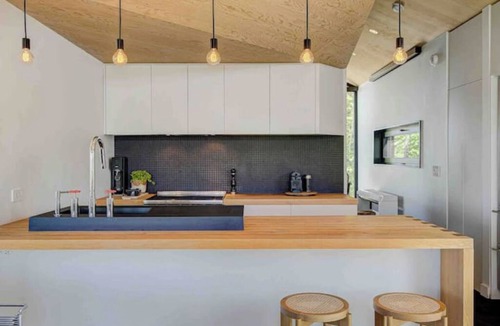 Bolton-Est Cabin | Architectural Gem in the Eastern Townships