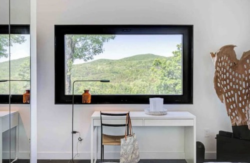 Bolton-Est Cabin | Architectural Gem in the Eastern Townships