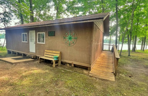 Lupton Cabin | Arrowhead Lake Camp - Black Bear Lodge Lake View