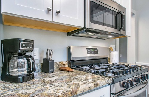 Bristol Cottage | Arrowhead Riverfront- 30 Min to ND Stadium
