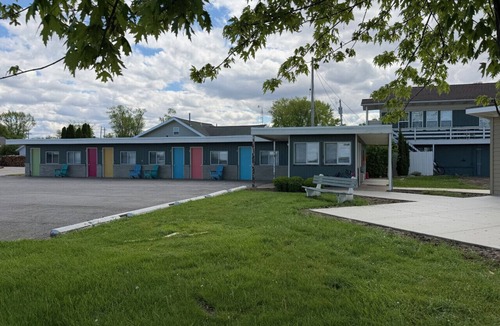 Bay View Bed & Breakfast | Art-Themed Boutique Room at The Cedar — on Sandusky Bay near Cedar Point