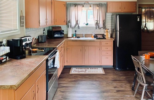 Ashtabula House | Ashtabula Home Near Walnut Beach + Eateries!