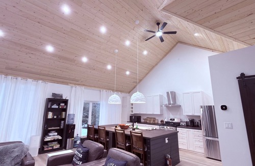 Westerose Cabin | Aspen Acre @ Pigeon Lake Hot Tub Fire Pit StarLink