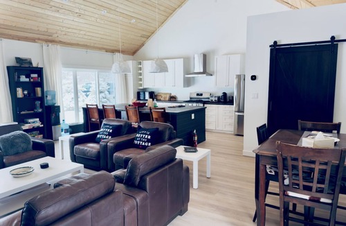 Westerose Cabin | Aspen Acre @ Pigeon Lake Hot Tub Fire Pit StarLink