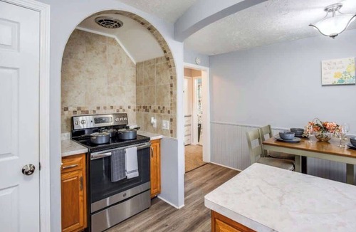 Rochester House | Astonishing Home Mins Away Airport Dwtn UofR andRIT