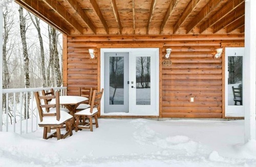 Val-Racine Apartment | Astro 2 – Suite with Two Queen Beds Near Mont-Mégantic