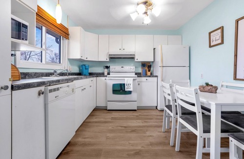 Harwich Cottage | "At the Eau" - Charming 2 Bedroom Cottage!
