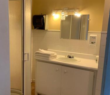 Sacre Coeur Hotel | Auberge Chez Caro