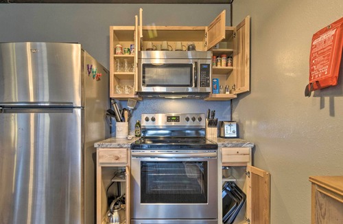 Auburn Apartment | Auburn Studio w/ Yard & Fire Pit ~ 5 Mi to Lakes!