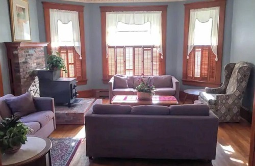 Put-in-Bay House | Aunt Janes 2: Large House in Downtown Put in Bay!