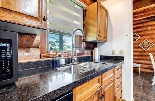 Kingsville Cottage | Awesome Cabin with Fire Pit and Hot-tub in Kingsville, Ontario