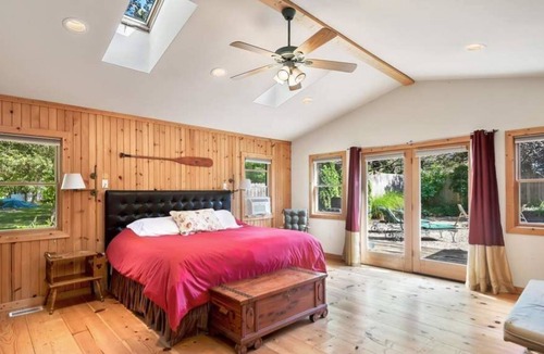 Harbert Cottage | Awesome Harbor Country Cottage with Hot Tub - Close To Everything!