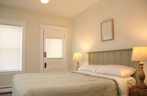 Lakewood Apartment | Awesome1-bed apartment in the heart of Lakewood