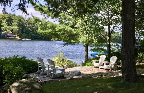 Bala Cottage | Bala-Retreat MUSKOKA - Walk to town/Sunsets/Sunny dock/Turnkey/Pet friendly