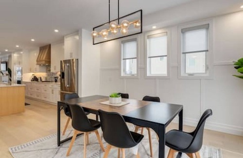 Banff Trail House | Banff Trail Retreat 4 BR Near UofC and HWY