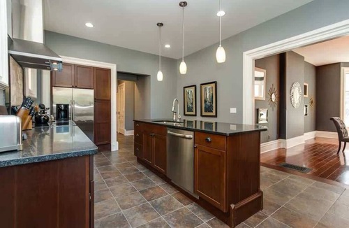 Grand Rapids Apartment | Barlow Suite - Downtown Historic Luxury Gem with Private Parking
