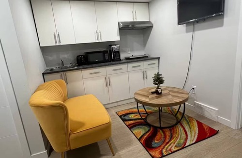 Winnipeg House | Base rate includes1bedroom (up to 2guest)need both bedroom book double base rate